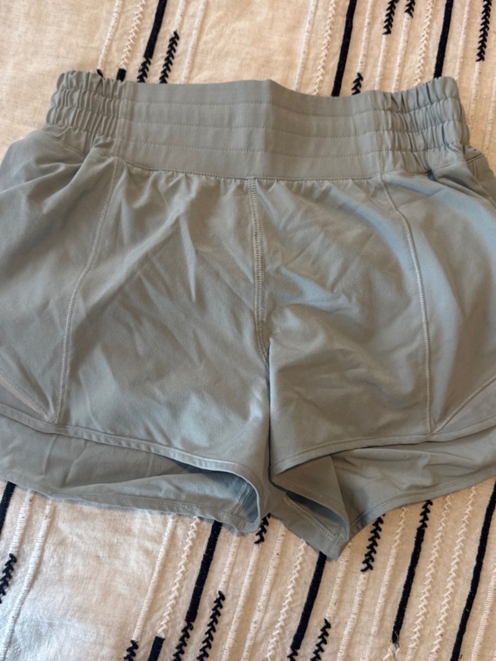 Lululemon Hottie Hot 2.5 inseam short
